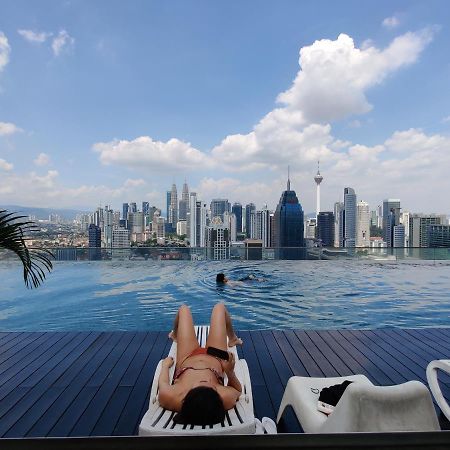 Starsbed Klcc Skyview Roof Pool Hostel Kuala Lumpur Exterior photo
